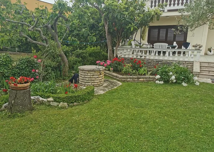 Nicole بيبينيا